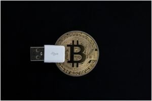Why you should use a hardware wallet to keep your bitcoin safe